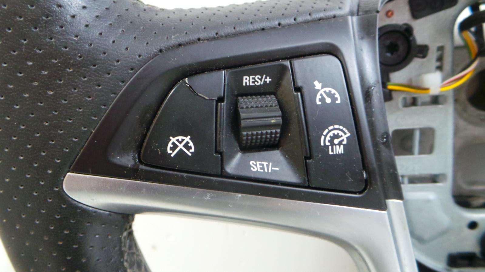 2012 VAUXHALL ASTRA Diesel Steering Wheel 260